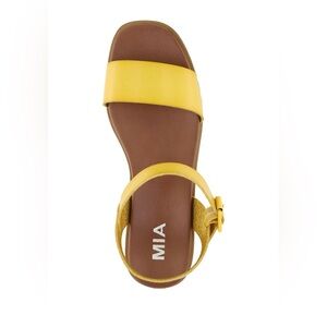 Mia Karina Flat Sandals Size 6